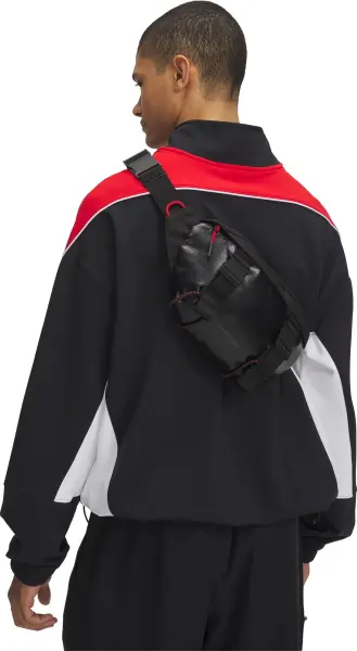 Сумка на пояс Under Armour SUMMIT TRAIL черно-красная 1388932-001