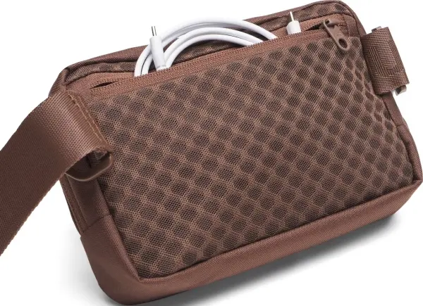 Сумка на пояс Under Armour LOUDON WAIST BAG XBODY 2L коричнева 1378418-230