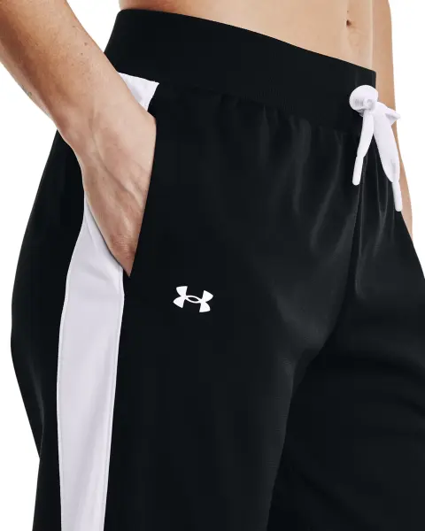 Спортивный костюм женский Under Armour TRICOT черно-белый 1365147-001