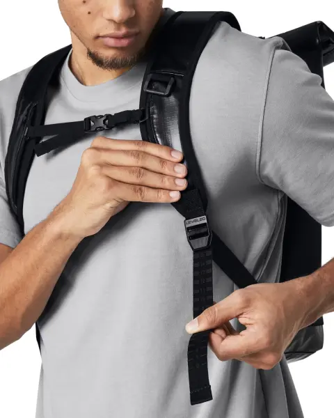 Рюкзак Under Armour SUMMIT SMALL 18L черный 1382311-001