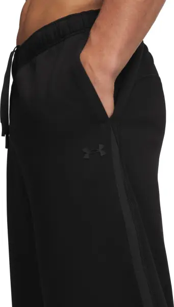 Спортивные штаны Under Armour UNSTOPPABLE FLEECE черные 6013427-008