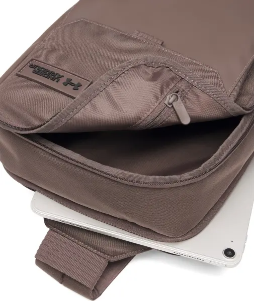 Сумка через плече Under Armour TRIUMPH UTILITY SLING 10L коричнева 1388918-201