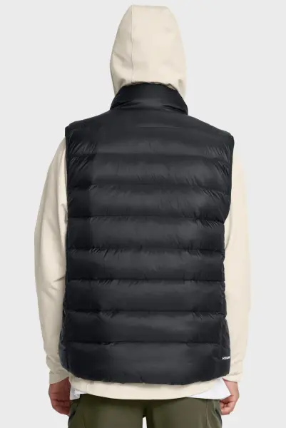 Жилетка Under Armour LEGEND DOWN чорна 1385838-001